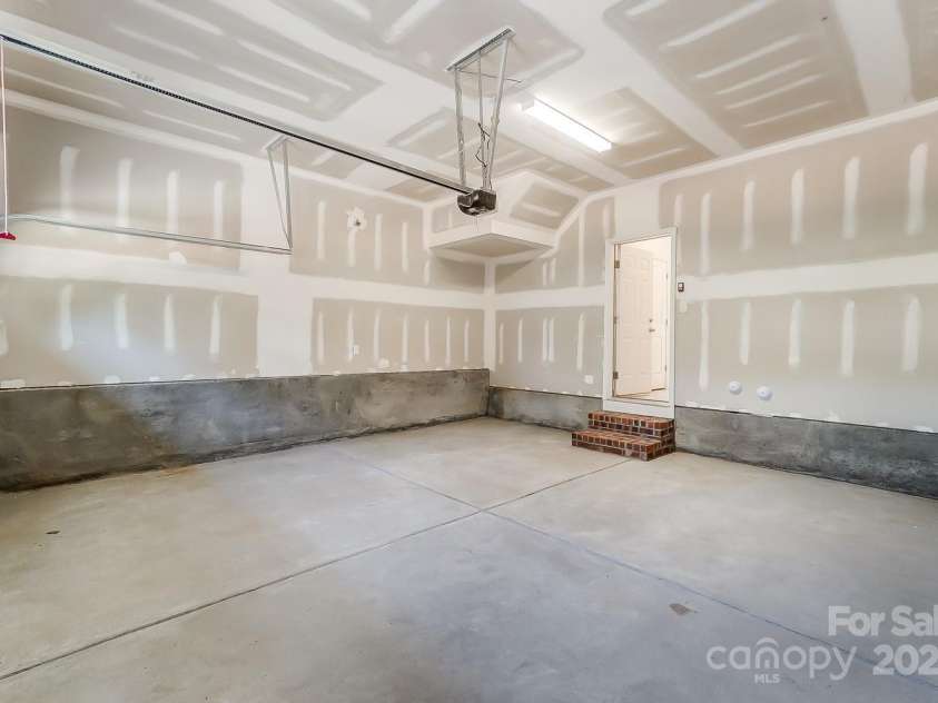 2907 Trade Street, Charlotte, NC 28208.  MLS# CAR4254572, YatesRealty ID 17868. 2-Car Garage