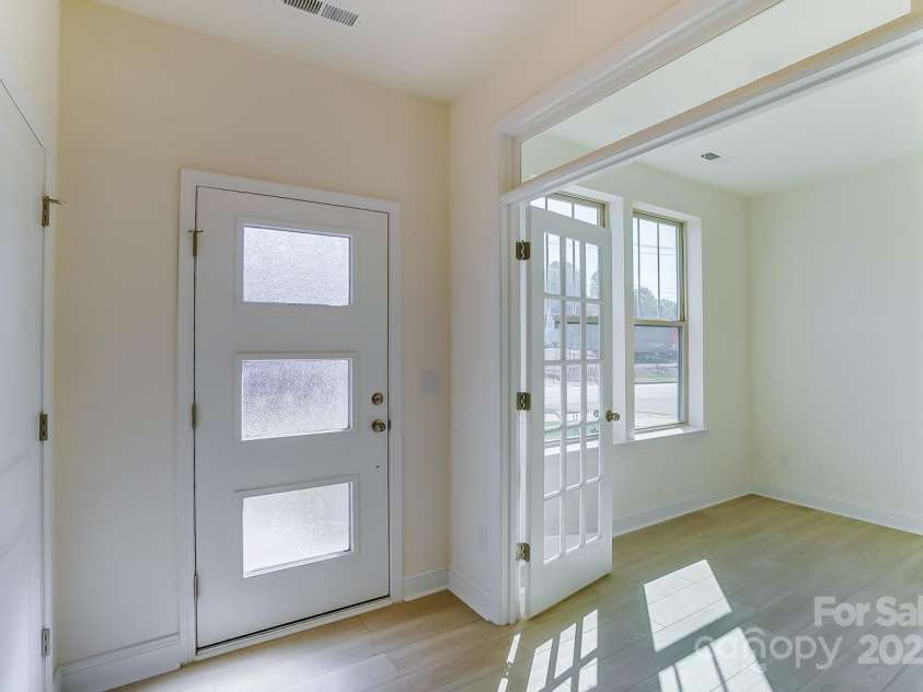 2907 Trade Street, Charlotte, NC 28208.  MLS# CAR4254572, YatesRealty ID 17868. Ground Level Entrance