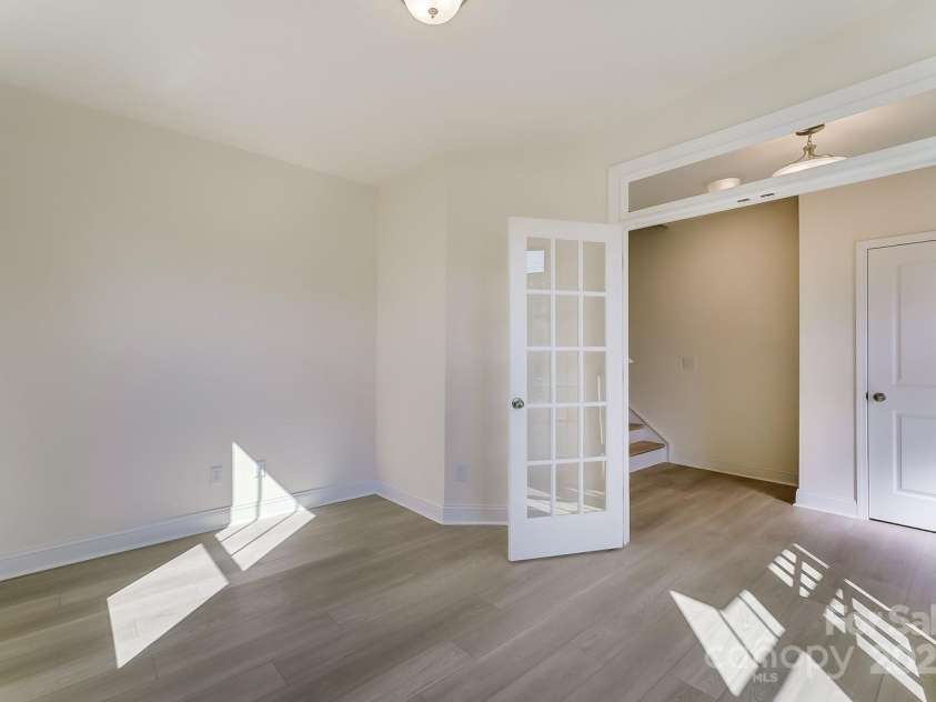 2907 Trade Street, Charlotte, NC 28208.  MLS# CAR4254572, YatesRealty ID 17868. Ground Level Study/Flex Room
