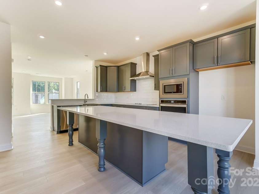 2907 Trade Street, Charlotte, NC 28208.  MLS# CAR4254572, YatesRealty ID 17868. Kitchen - Main Level