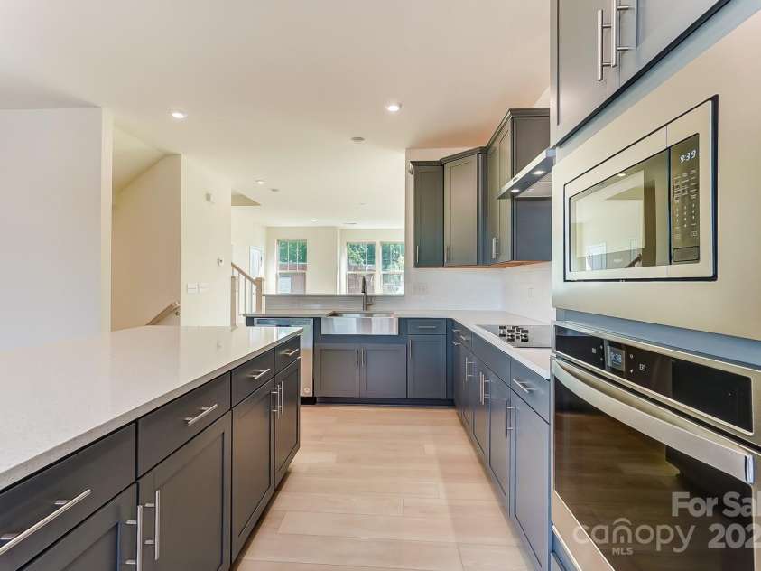 2907 Trade Street, Charlotte, NC 28208.  MLS# CAR4254572, YatesRealty ID 17868. Kitchen - Main Level