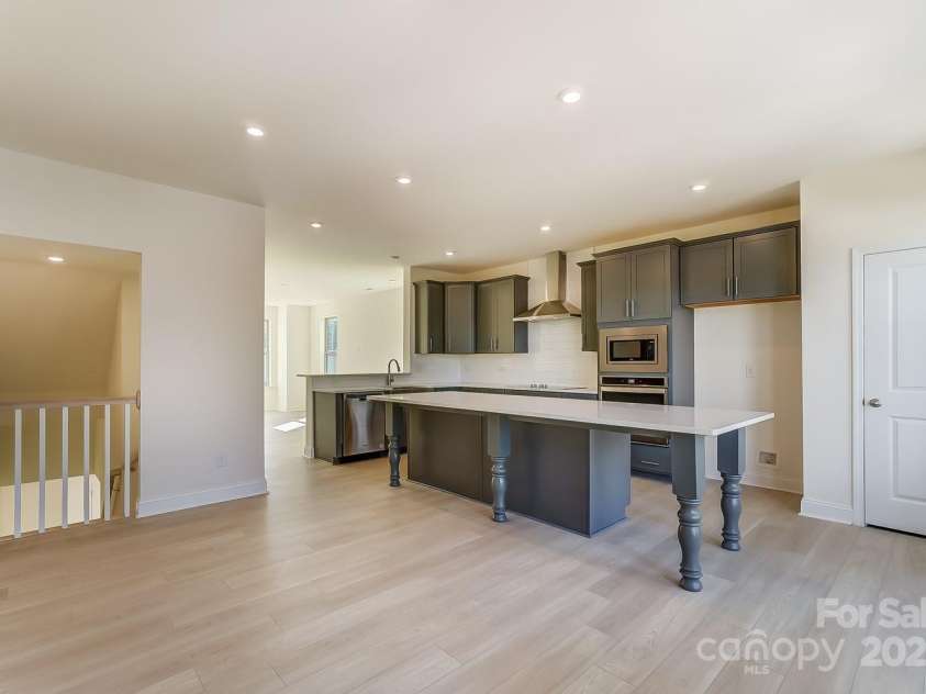 2907 Trade Street, Charlotte, NC 28208.  MLS# CAR4254572, YatesRealty ID 17868. Kitchen - Main Level