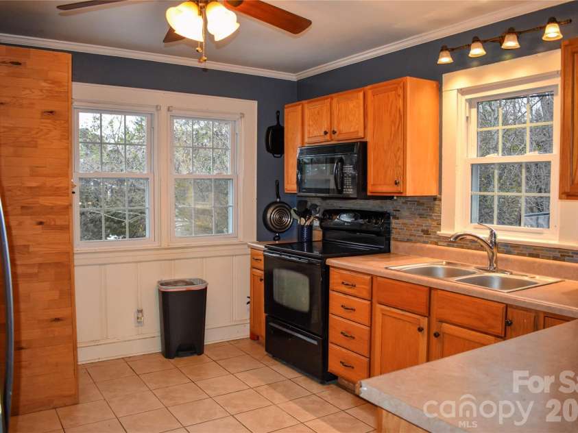 3 Forest Drive, Lexington, NC 27292.  MLS# CAR4342487, YatesRealty ID 17868. 