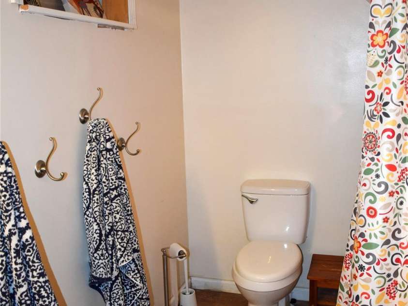 3 Forest Drive, Lexington, NC 27292.  MLS# CAR4342487, YatesRealty ID 17868. Full Bath in Basement