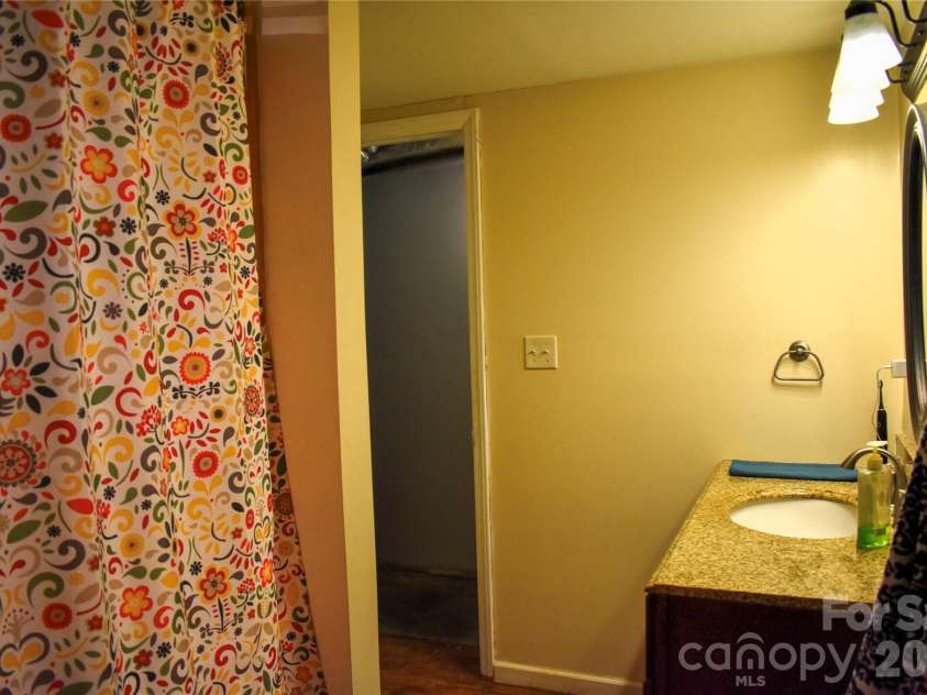 3 Forest Drive, Lexington, NC 27292.  MLS# CAR4342487, YatesRealty ID 17868. Full Bath in Basement