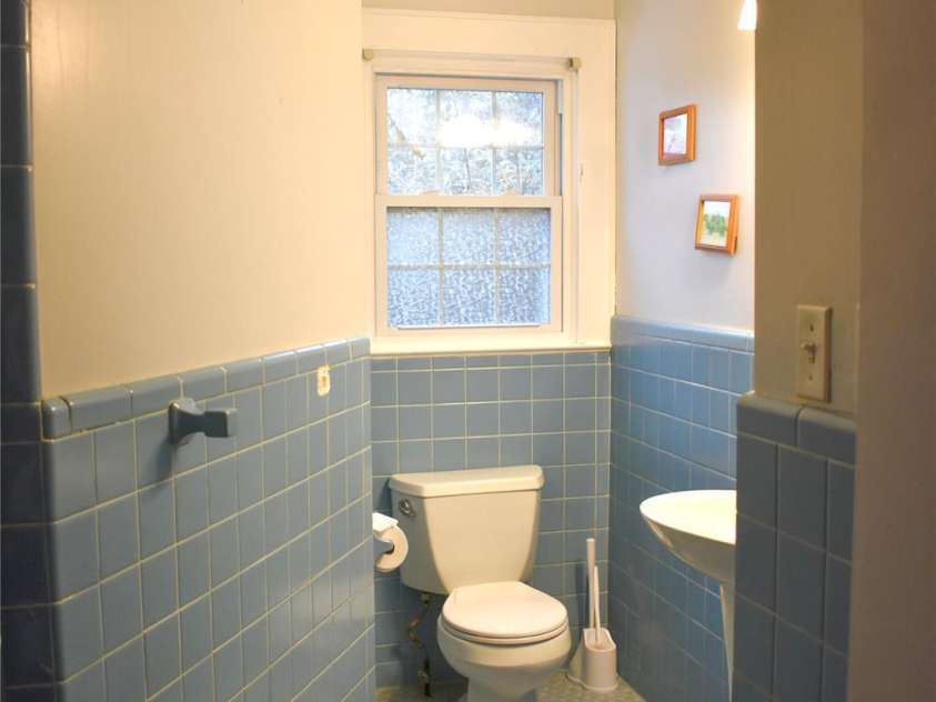 3 Forest Drive, Lexington, NC 27292.  MLS# CAR4342487, YatesRealty ID 17868. Full bathroom Main level