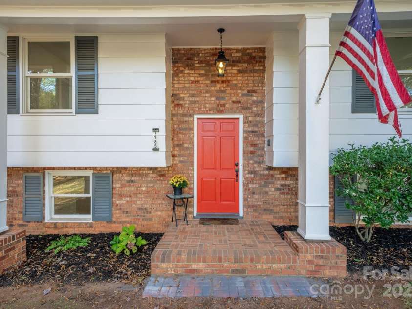 1185 10th Street Place Circle, Hickory, NC 28601.  MLS# CAR4318736, YatesRealty ID 17869. 