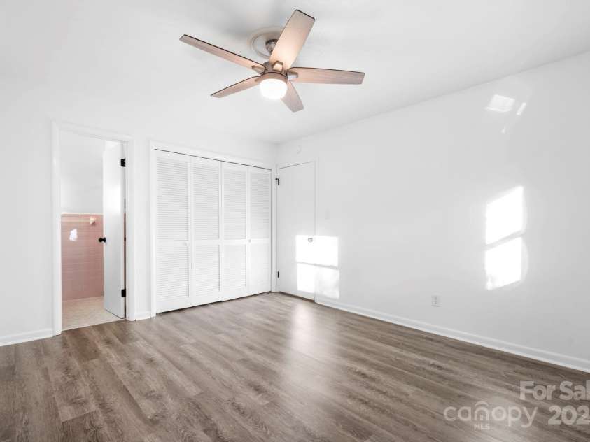 1185 10th Street Place Circle, Hickory, NC 28601.  MLS# CAR4318736, YatesRealty ID 17869. 