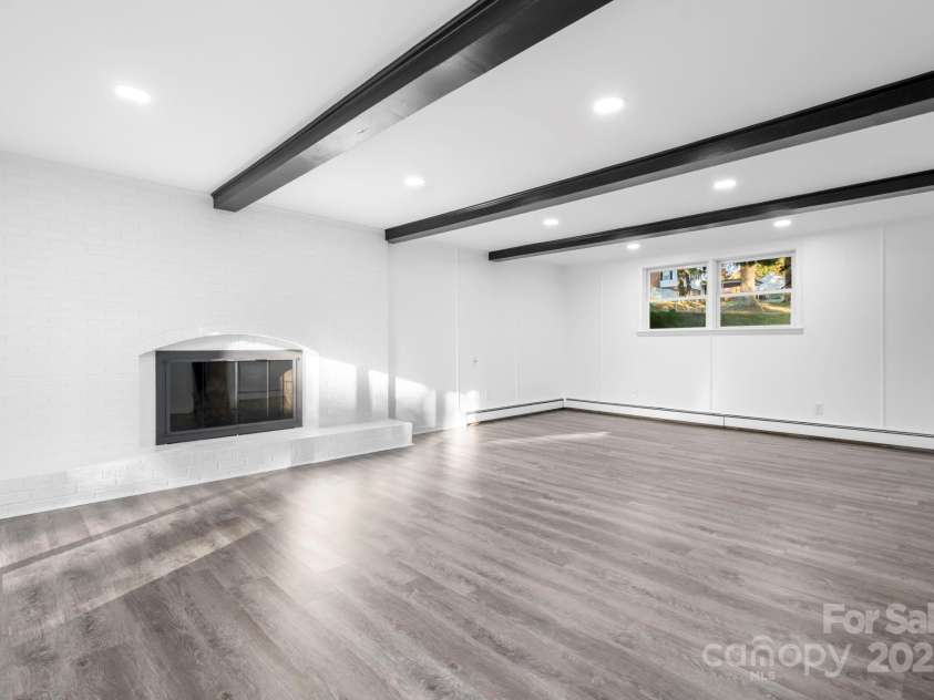 1185 10th Street Place Circle, Hickory, NC 28601.  MLS# CAR4318736, YatesRealty ID 17869. 