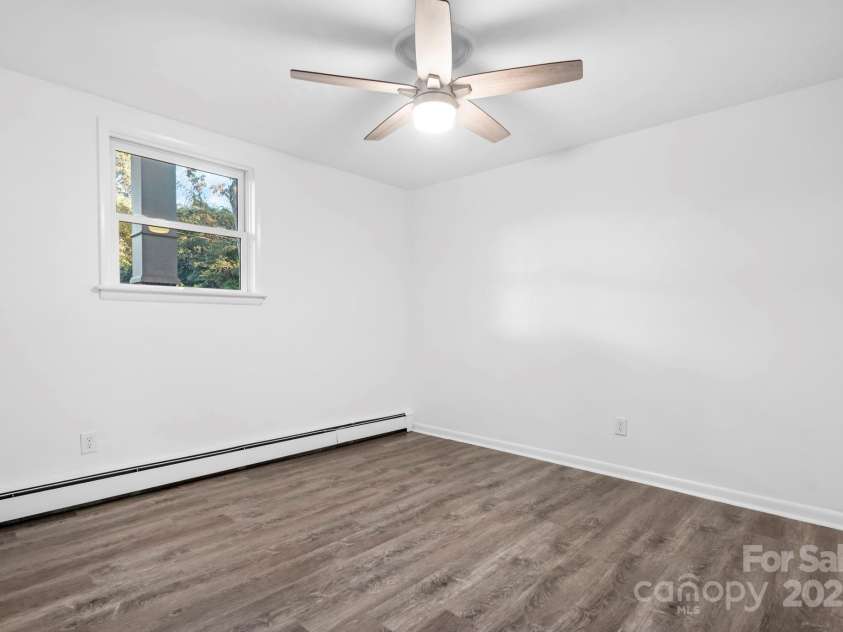 1185 10th Street Place Circle, Hickory, NC 28601.  MLS# CAR4318736, YatesRealty ID 17869. 