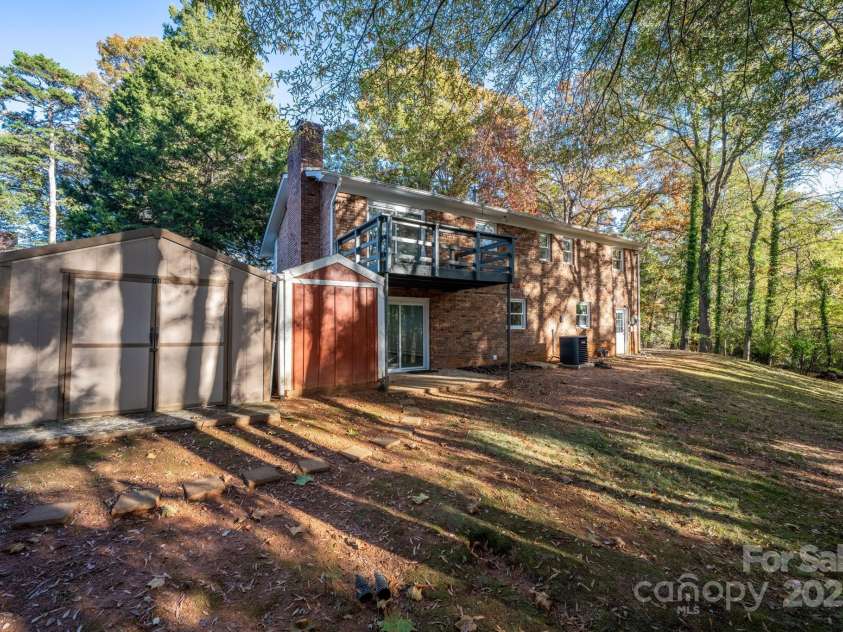 1185 10th Street Place Circle, Hickory, NC 28601.  MLS# CAR4318736, YatesRealty ID 17869. 