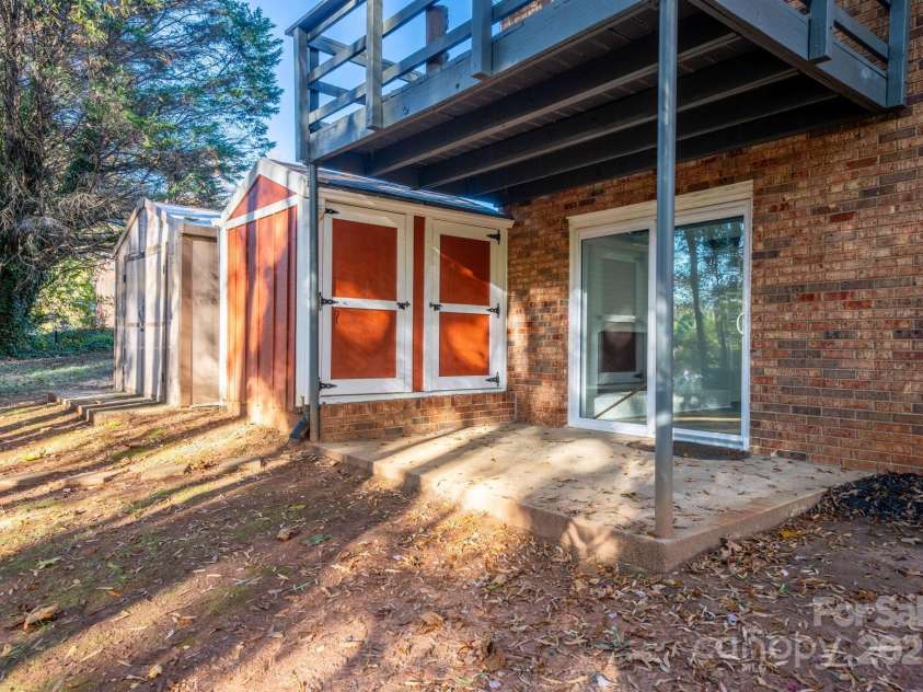 1185 10th Street Place Circle, Hickory, NC 28601.  MLS# CAR4318736, YatesRealty ID 17869. 