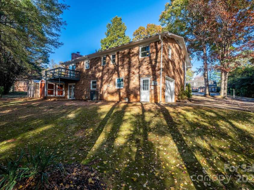 1185 10th Street Place Circle, Hickory, NC 28601.  MLS# CAR4318736, YatesRealty ID 17869. 