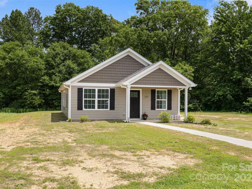 209 Gregory Street, Lancaster, SC 29720.  MLS# CAR4260122, YatesRealty ID 17869. 