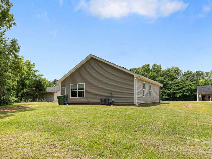 209 Gregory Street, Lancaster, SC 29720.  MLS# CAR4260122, YatesRealty ID 17869. 