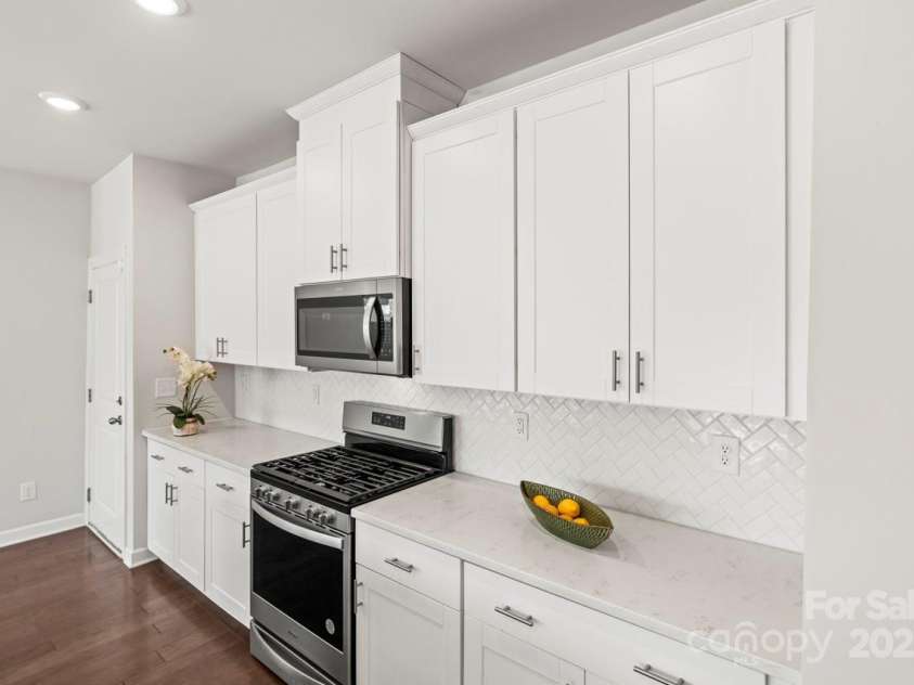 2131 Belterra Drive, Charlotte, NC 28216.  MLS# CAR4228809, YatesRealty ID 1787. Beautiful white backsplash