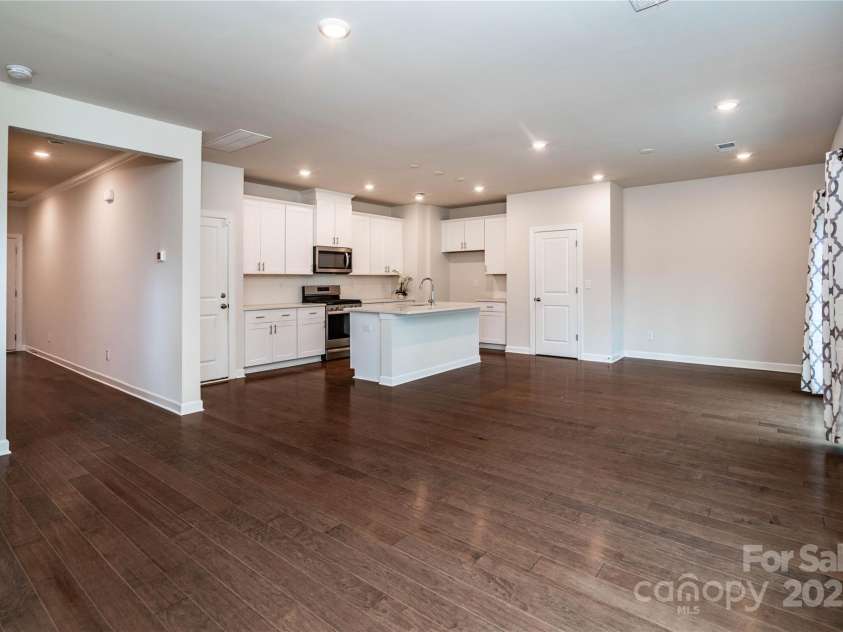 2131 Belterra Drive, Charlotte, NC 28216.  MLS# CAR4228809, YatesRealty ID 1787. Spacious open concept living space
