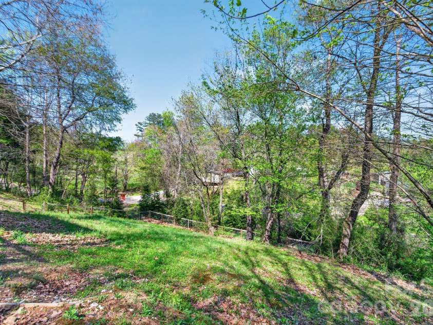 8 Blue Sky Drive, Leicester, NC 28748.  MLS# CAR4359937, YatesRealty ID 17871. 1.21 Acres