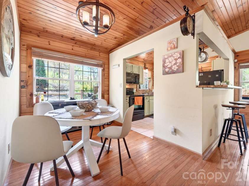 8 Blue Sky Drive, Leicester, NC 28748.  MLS# CAR4359937, YatesRealty ID 17871. 