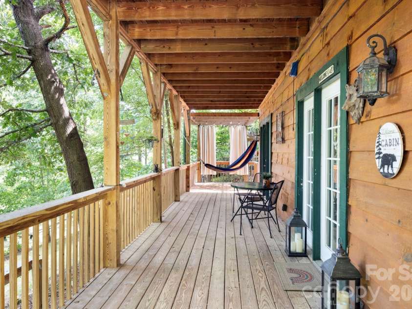 8 Blue Sky Drive, Leicester, NC 28748.  MLS# CAR4359937, YatesRealty ID 17871. 