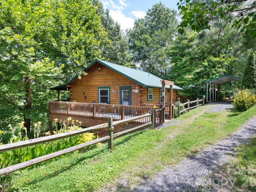 8 Blue Sky Drive, Leicester, NC 28748.  MLS# CAR4359937, YatesRealty ID 17871. Adorable Log Cabin