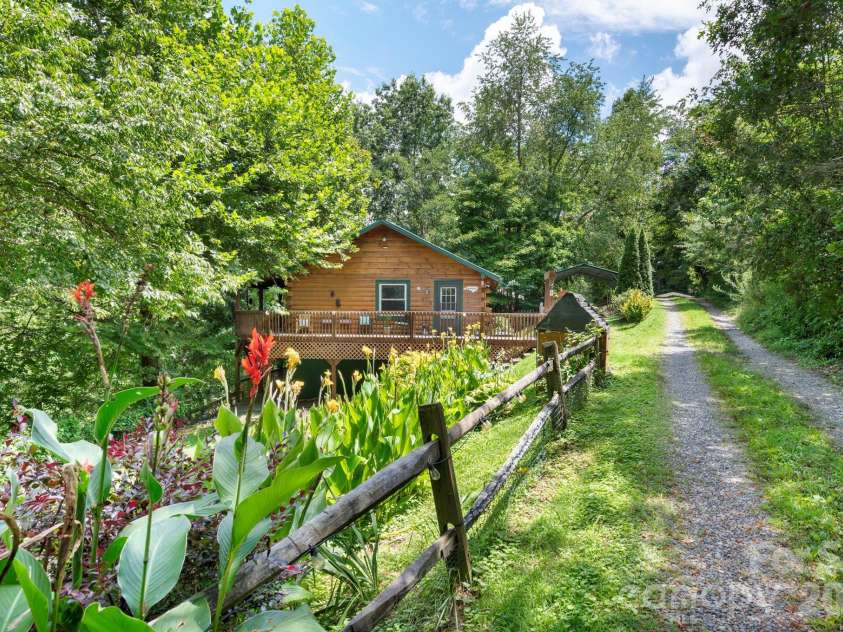 8 Blue Sky Drive, Leicester, NC 28748.  MLS# CAR4359937, YatesRealty ID 17871. Gravel Driveway