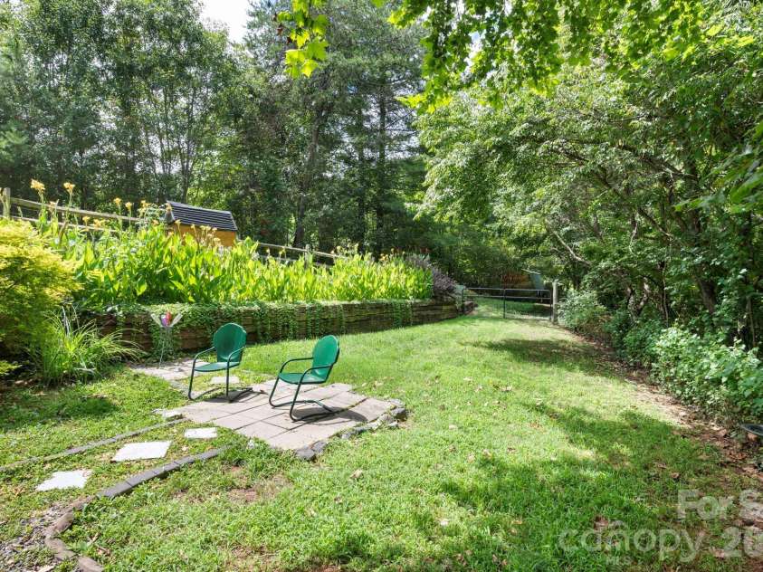 8 Blue Sky Drive, Leicester, NC 28748.  MLS# CAR4359937, YatesRealty ID 17871. Outdoor Sitting Area