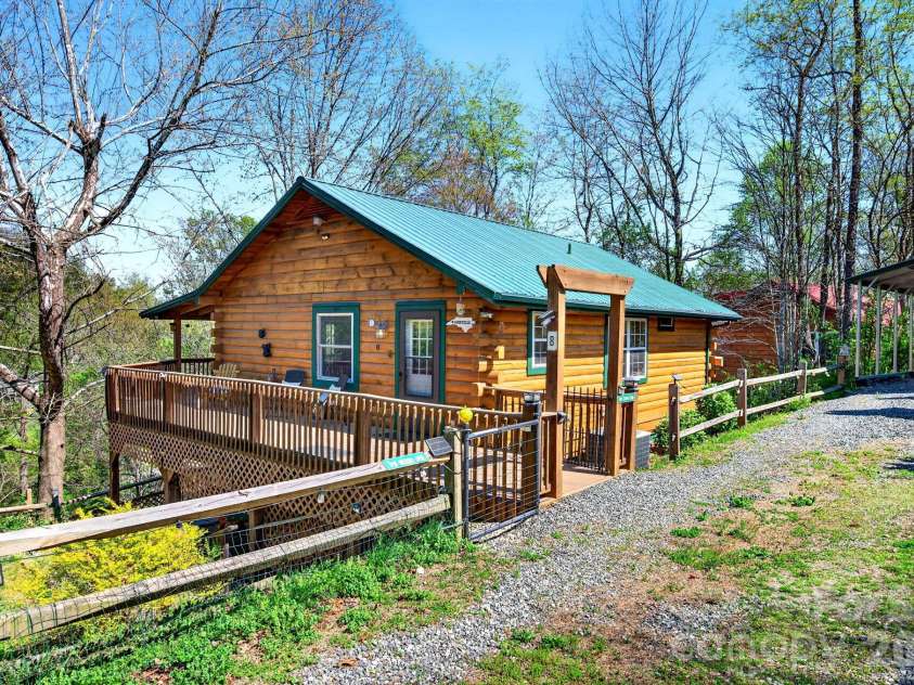 8 Blue Sky Drive, Leicester, NC 28748.  MLS# CAR4359937, YatesRealty ID 17871. Super quiet Airbnb two units