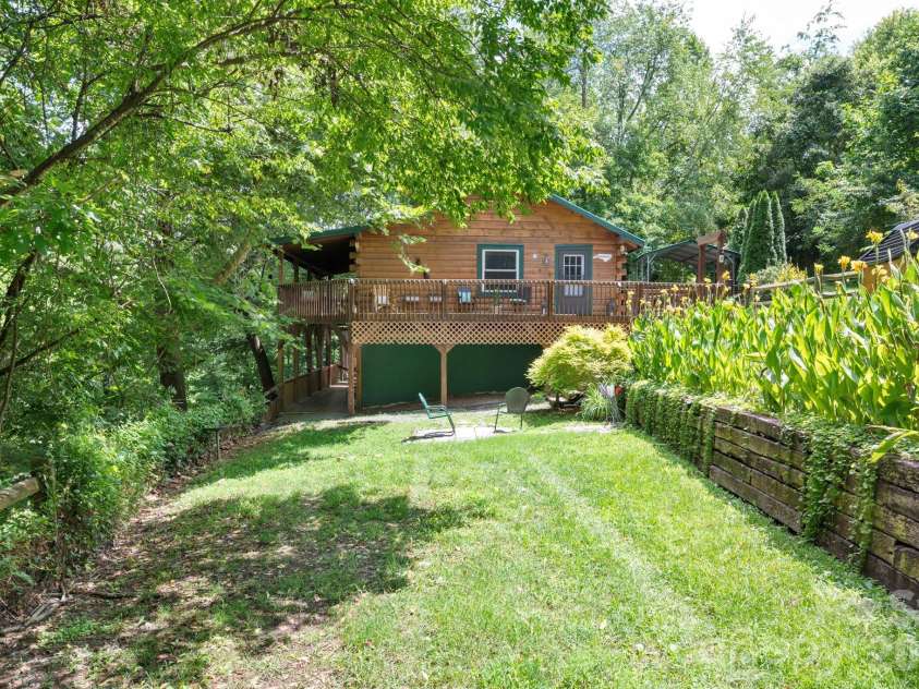 8 Blue Sky Drive, Leicester, NC 28748.  MLS# CAR4359937, YatesRealty ID 17871. Super quiet Airbnb two units