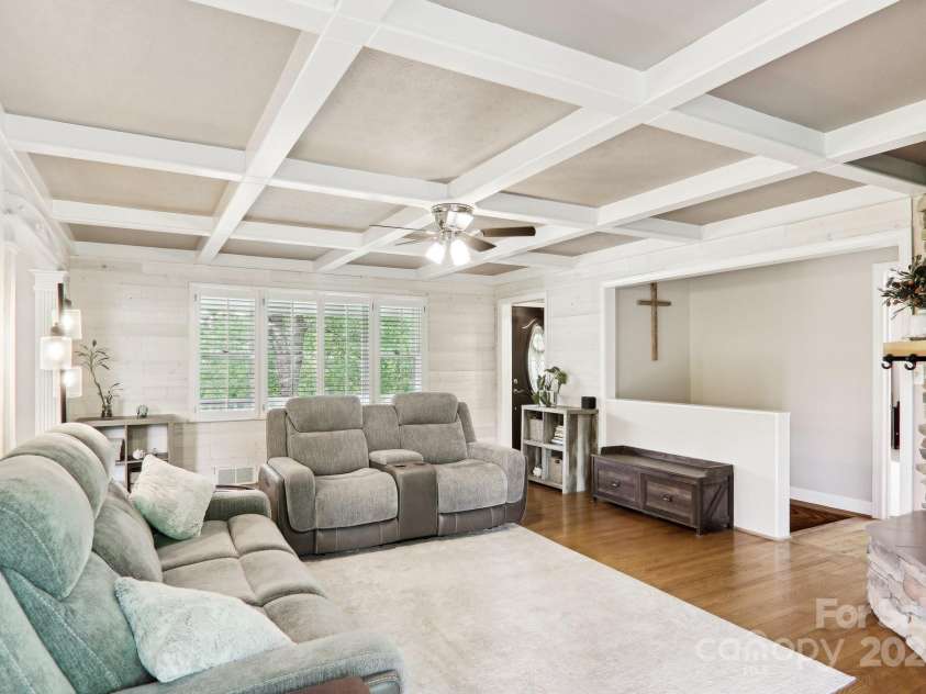 68 Broyles Road, Hendersonville, NC 28791.  MLS# CAR4263952, YatesRealty ID 17872. 