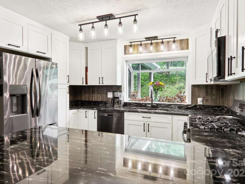 68 Broyles Road, Hendersonville, NC 28791.  MLS# CAR4263952, YatesRealty ID 17872. 