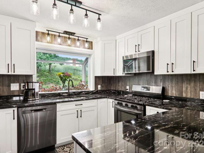 68 Broyles Road, Hendersonville, NC 28791.  MLS# CAR4263952, YatesRealty ID 17872. 