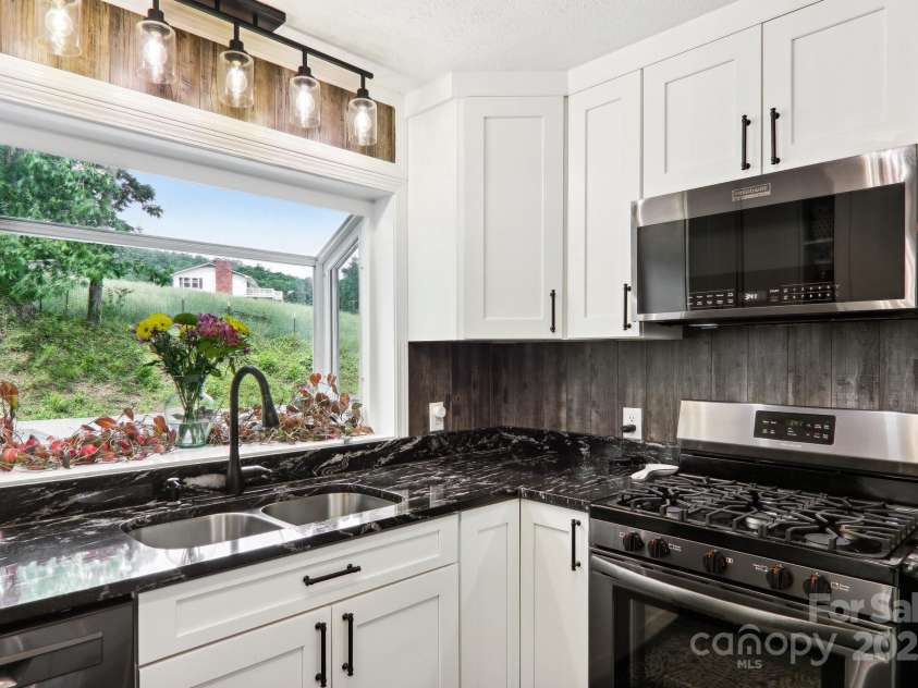 68 Broyles Road, Hendersonville, NC 28791.  MLS# CAR4263952, YatesRealty ID 17872. 