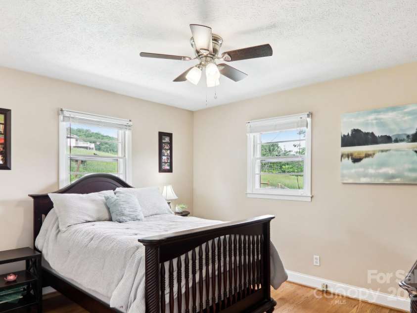 68 Broyles Road, Hendersonville, NC 28791.  MLS# CAR4263952, YatesRealty ID 17872. 