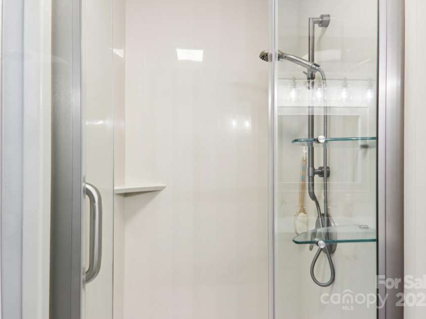 68 Broyles Road, Hendersonville, NC 28791.  MLS# CAR4263952, YatesRealty ID 17872. 