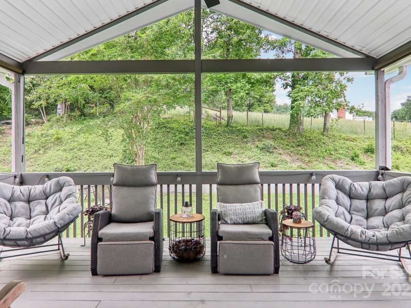 68 Broyles Road, Hendersonville, NC 28791.  MLS# CAR4263952, YatesRealty ID 17872. 