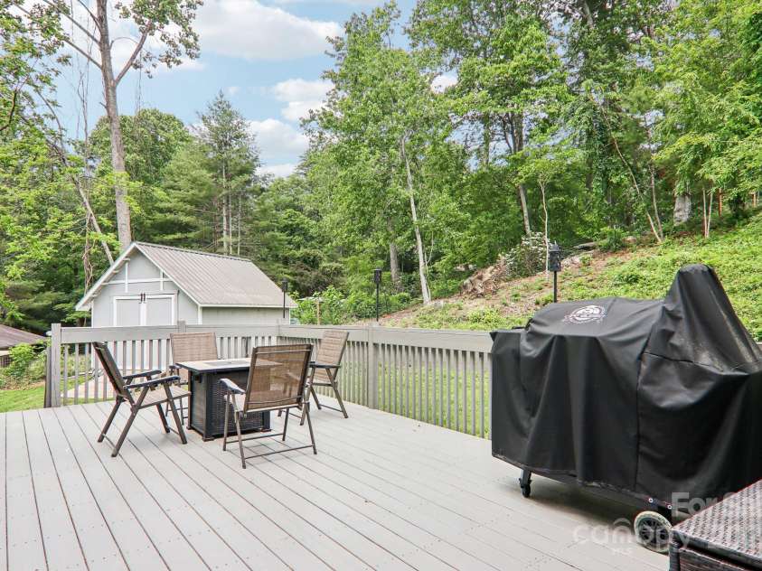 68 Broyles Road, Hendersonville, NC 28791.  MLS# CAR4263952, YatesRealty ID 17872. 