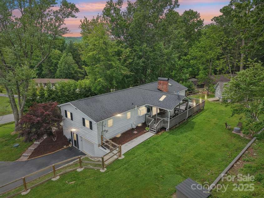 68 Broyles Road, Hendersonville, NC 28791.  MLS# CAR4263952, YatesRealty ID 17872. 