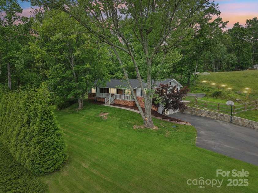 68 Broyles Road, Hendersonville, NC 28791.  MLS# CAR4263952, YatesRealty ID 17872. 