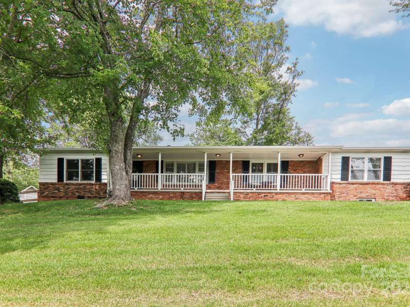 68 Broyles Road, Hendersonville, NC 28791.  MLS# CAR4263952, YatesRealty ID 17872. 