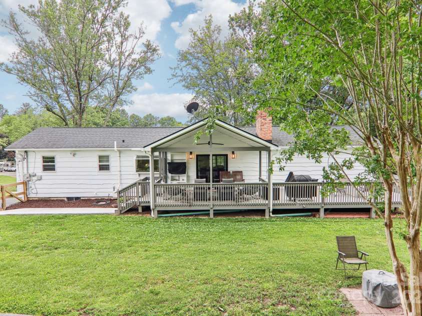 68 Broyles Road, Hendersonville, NC 28791.  MLS# CAR4263952, YatesRealty ID 17872. 