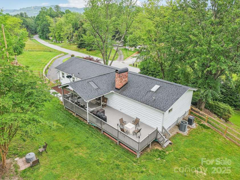 68 Broyles Road, Hendersonville, NC 28791.  MLS# CAR4263952, YatesRealty ID 17872. 