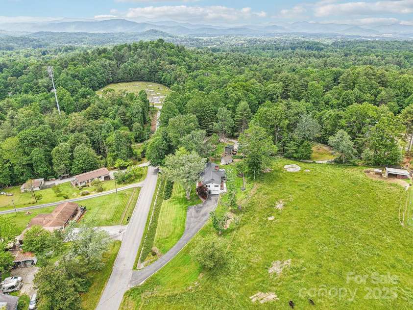 68 Broyles Road, Hendersonville, NC 28791.  MLS# CAR4263952, YatesRealty ID 17872. 