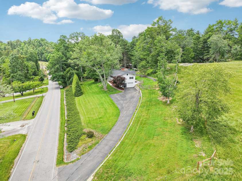 68 Broyles Road, Hendersonville, NC 28791.  MLS# CAR4263952, YatesRealty ID 17872. 