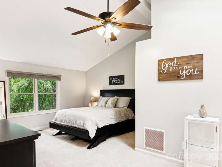 68 Broyles Road, Hendersonville, NC 28791.  MLS# CAR4263952, YatesRealty ID 17872. Vaulted Cieling