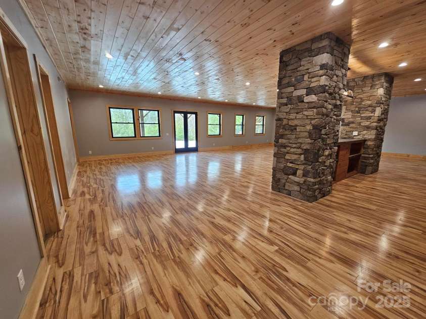 1076 Table View Drive, Morganton, NC 28655.  MLS# CAR4268150, YatesRealty ID 17874. 