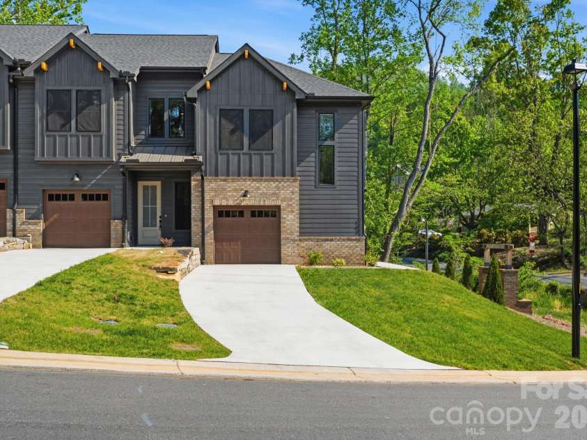 103 Collin Place, Asheville, NC 28804.  MLS# CAR4320908, YatesRealty ID 17875. 