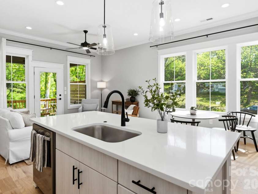 103 Collin Place, Asheville, NC 28804.  MLS# CAR4320908, YatesRealty ID 17875. 