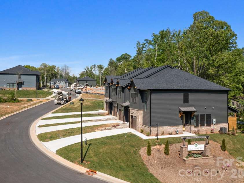103 Collin Place, Asheville, NC 28804.  MLS# CAR4320908, YatesRealty ID 17875. 