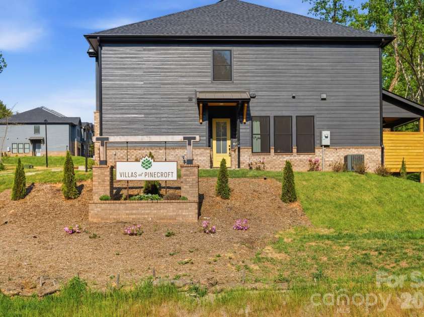 103 Collin Place, Asheville, NC 28804.  MLS# CAR4320908, YatesRealty ID 17875. 
